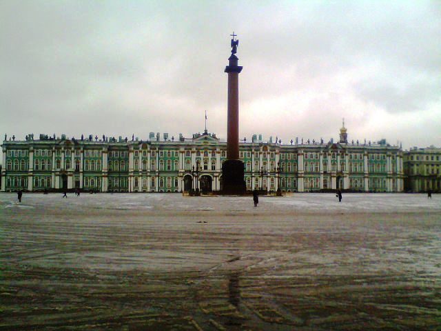 Дворцовая площадь в марте